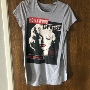 Official Marilyn Monroe tshirt w/ slits on side